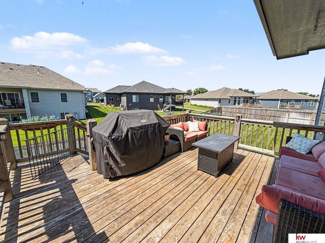 925 Elm Circle, Springfield, NE 68059