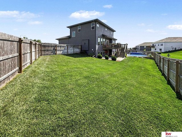 925 Elm Circle, Springfield, NE 68059
