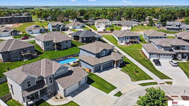 925 Elm Circle, Springfield, NE 68059