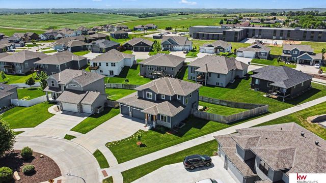 925 Elm Circle, Springfield, NE 68059
