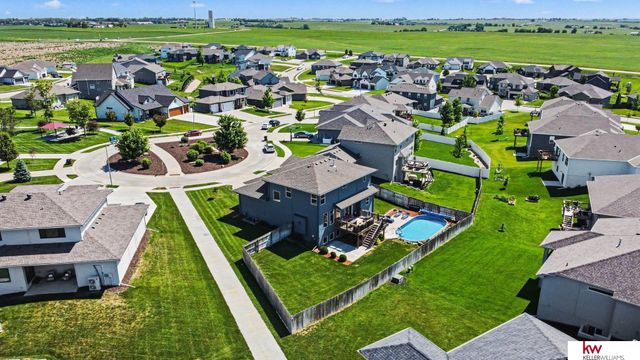 925 Elm Circle, Springfield, NE 68059