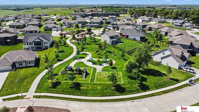925 Elm Circle, Springfield, NE 68059