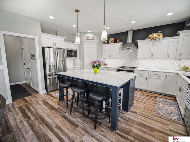 925 Elm Circle, Springfield, NE 68059
