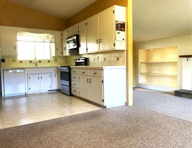 43669 Skyline Drive, Three Rivers, CA 93271