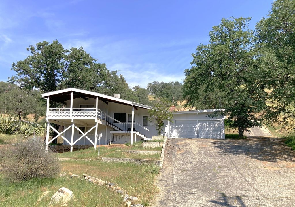 Image 1 of property listing at 43669 Skyline Drive, Three Rivers, CA 93271