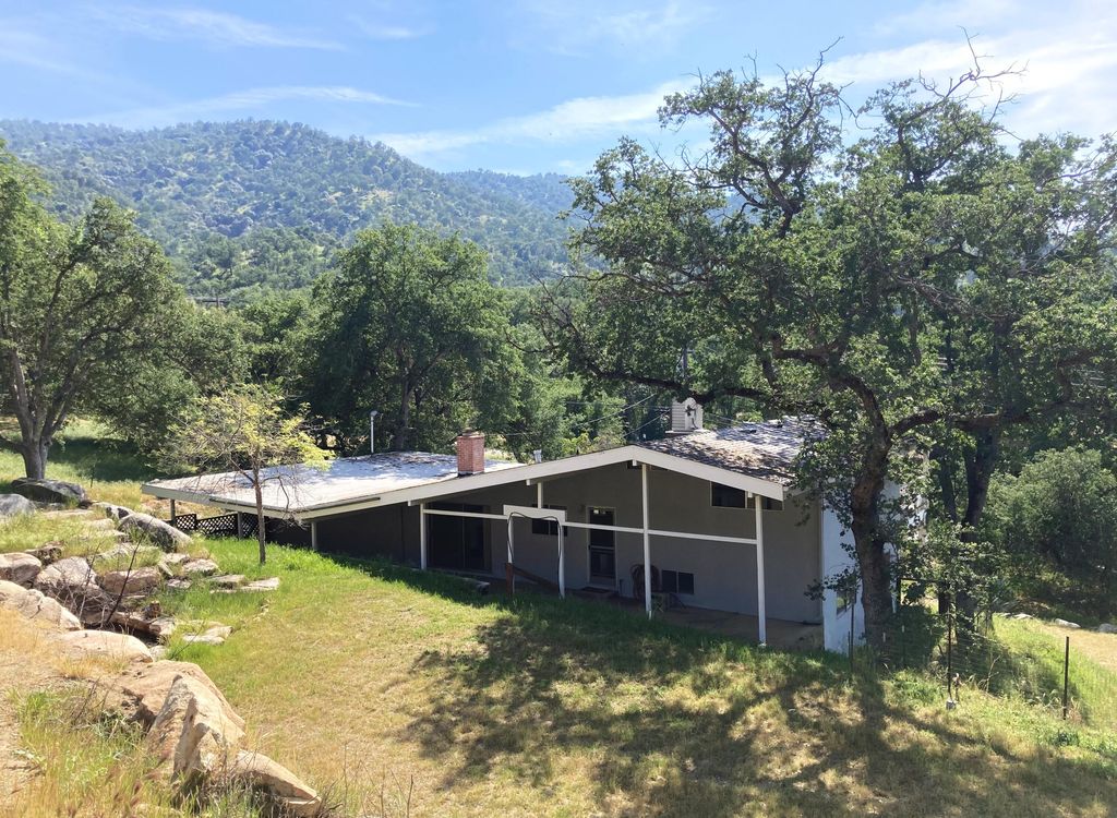 Image 28 of property listing at 43669 Skyline Drive, Three Rivers, CA 93271