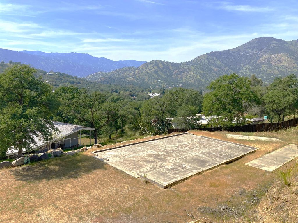 Image 31 of property listing at 43669 Skyline Drive, Three Rivers, CA 93271