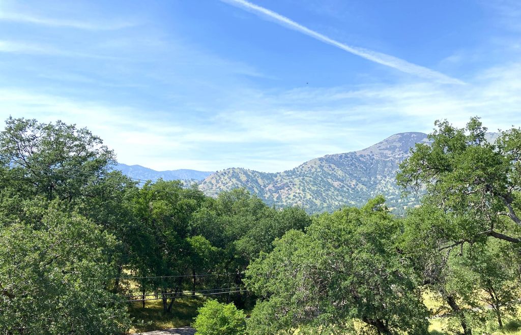 Image 6 of property listing at 43669 Skyline Drive, Three Rivers, CA 93271