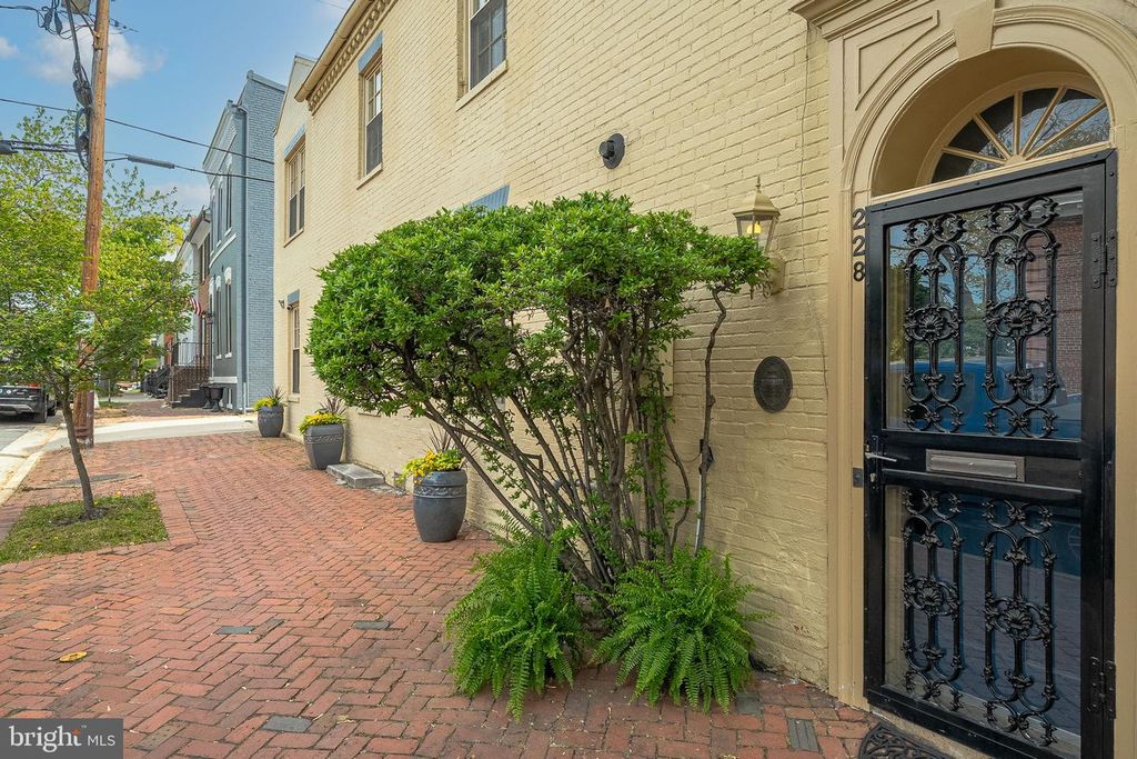 228 S ALFRED ST S, Alexandria, VA 22314