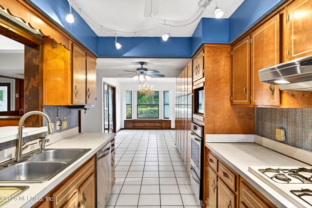 1666 VILLAGE Way, Orange Park, FL 32073