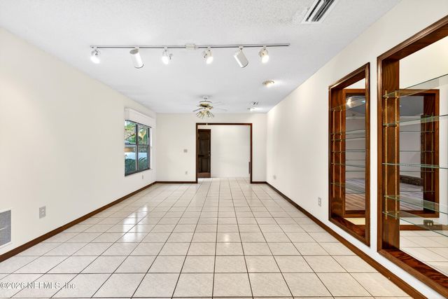 1666 VILLAGE Way, Orange Park, FL 32073