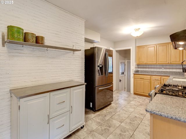 1915 Ne 148TH Ave, Portland, OR 97230