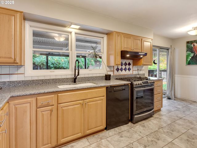 1915 Ne 148TH Ave, Portland, OR 97230