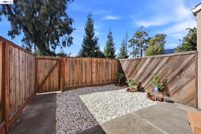 27773 Pistachio Ct, Hayward, CA 94544