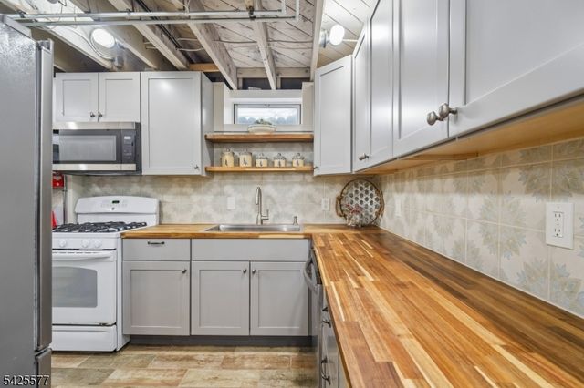 5 Swayze St, West Orange Twp., NJ 07052