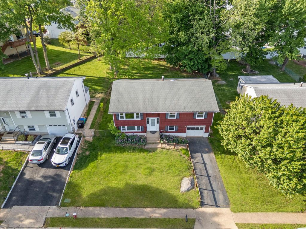 6 McGovern Drive, Garnerville, NY 10923