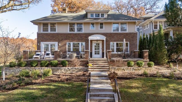 8 Bella Vista, Iowa City, IA 52245