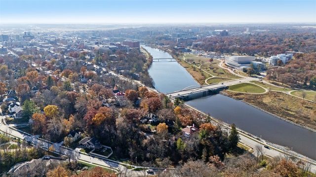 8 Bella Vista, Iowa City, IA 52245