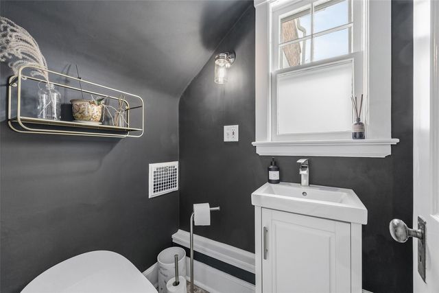 8 Bella Vista, Iowa City, IA 52245