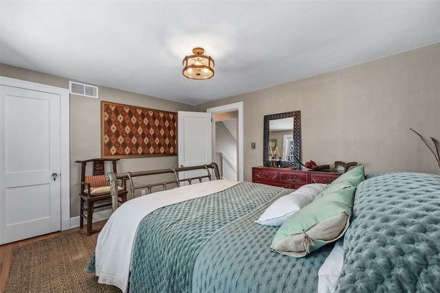 8 Bella Vista, Iowa City, IA 52245