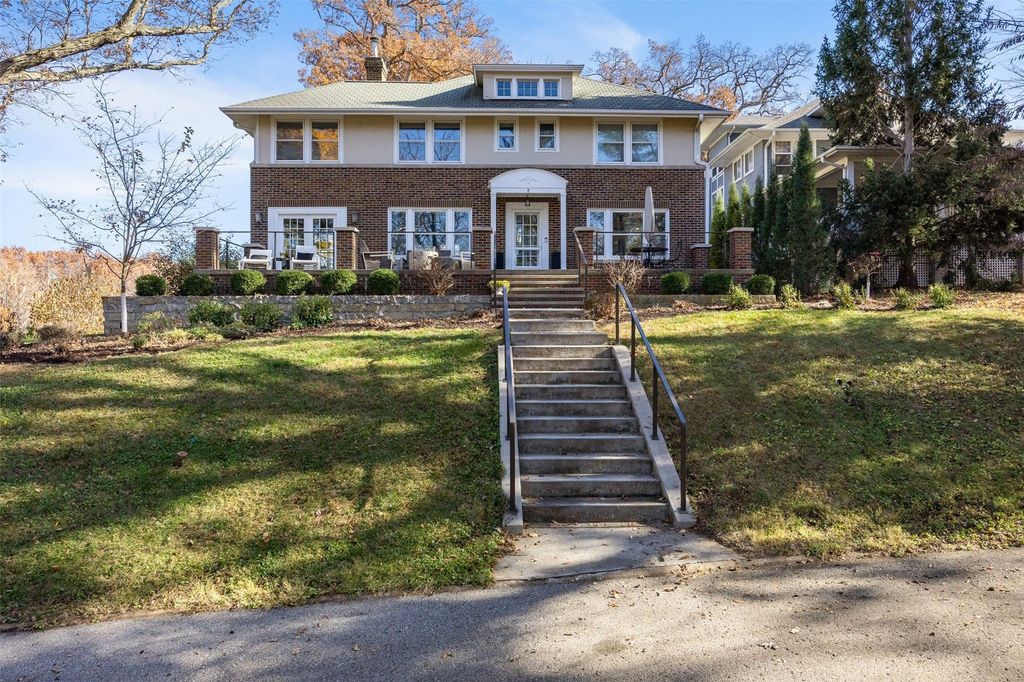 8 Bella Vista, Iowa City, IA 52245