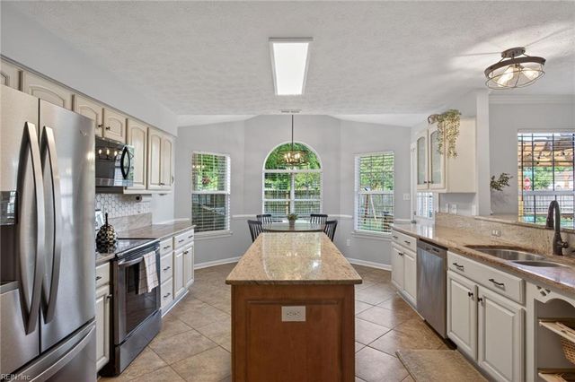 100 Hatcher CT, Yorktown, VA 23693