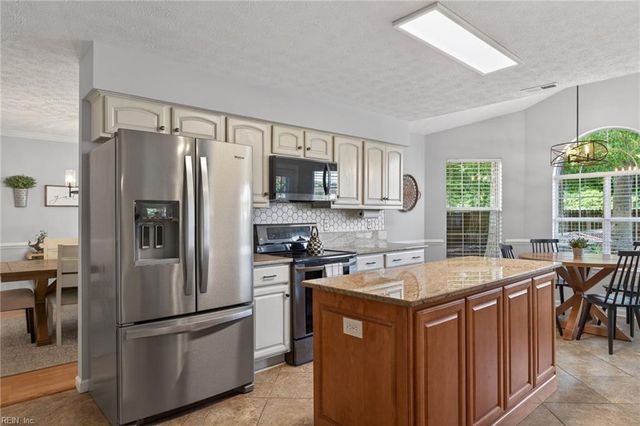 100 Hatcher CT, Yorktown, VA 23693