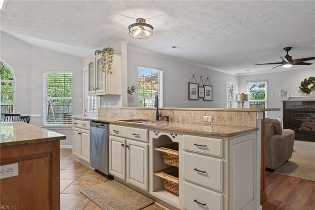 100 Hatcher CT, Yorktown, VA 23693
