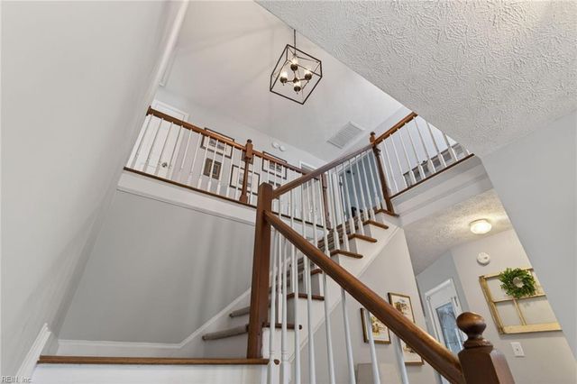 100 Hatcher CT, Yorktown, VA 23693