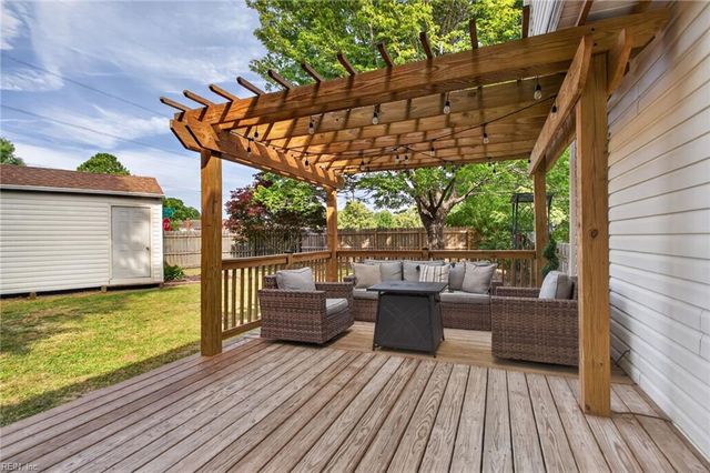 100 Hatcher CT, Yorktown, VA 23693