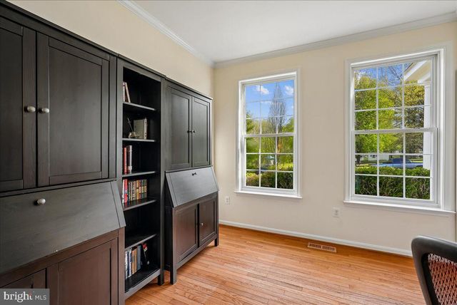 35580 SASSAFRAS DR, Round Hill, VA 20141