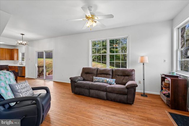 35580 SASSAFRAS DR, Round Hill, VA 20141