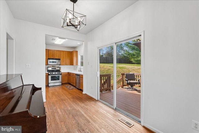 35580 SASSAFRAS DR, Round Hill, VA 20141