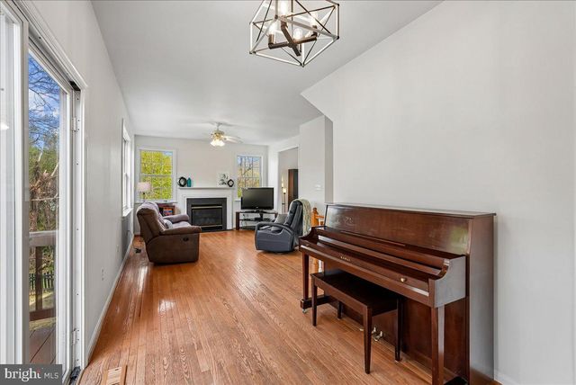 35580 SASSAFRAS DR, Round Hill, VA 20141