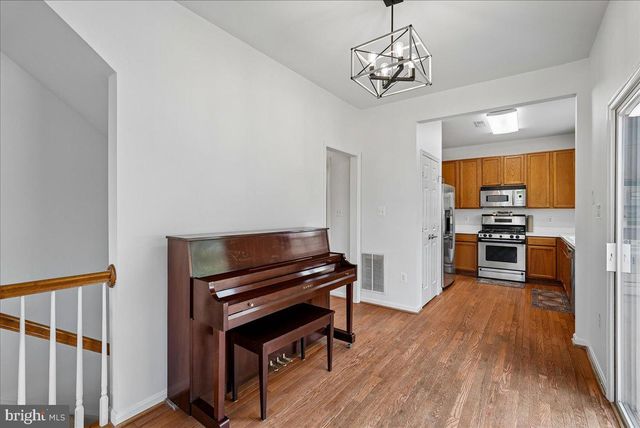 35580 SASSAFRAS DR, Round Hill, VA 20141