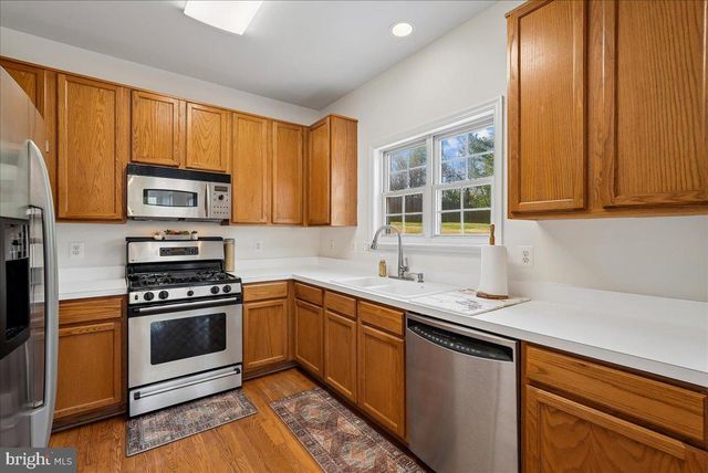 35580 SASSAFRAS DR, Round Hill, VA 20141