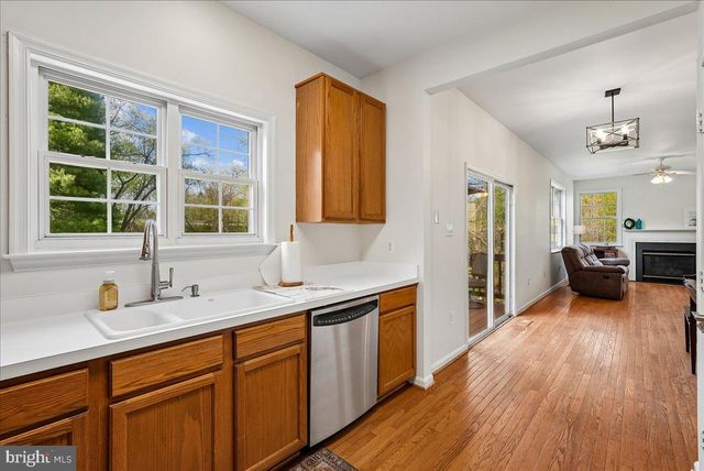 35580 SASSAFRAS DR, Round Hill, VA 20141