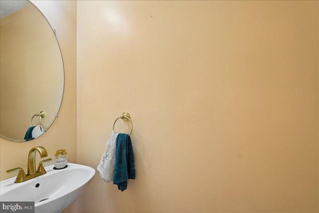 35580 SASSAFRAS DR, Round Hill, VA 20141