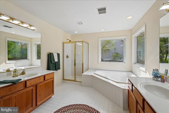 35580 SASSAFRAS DR, Round Hill, VA 20141
