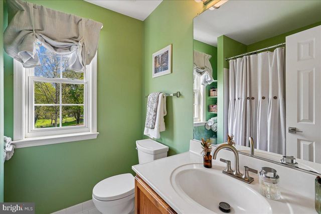 35580 SASSAFRAS DR, Round Hill, VA 20141