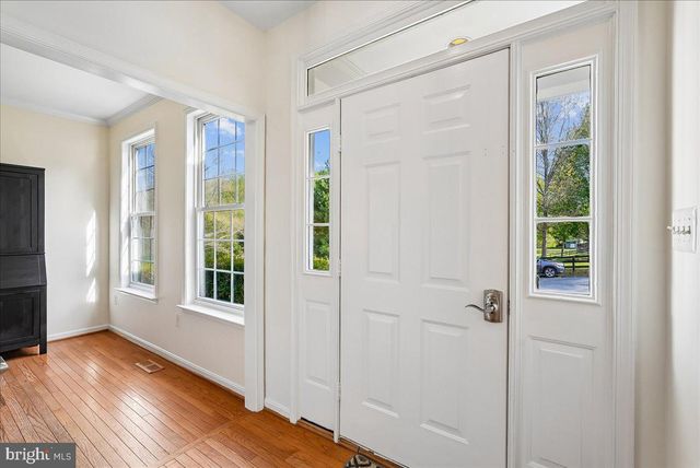 35580 SASSAFRAS DR, Round Hill, VA 20141