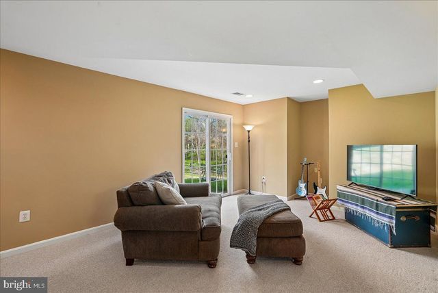35580 SASSAFRAS DR, Round Hill, VA 20141