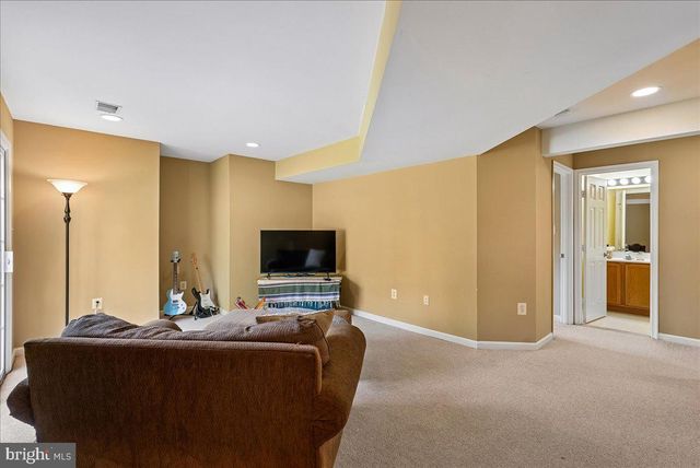 35580 SASSAFRAS DR, Round Hill, VA 20141