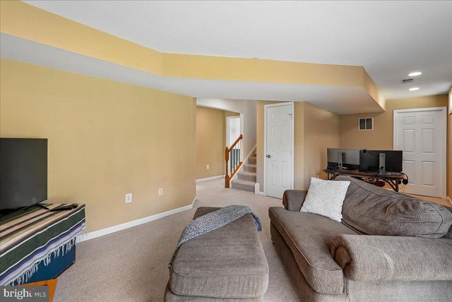 35580 SASSAFRAS DR, Round Hill, VA 20141