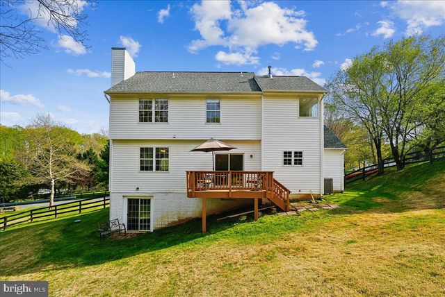35580 SASSAFRAS DR, Round Hill, VA 20141