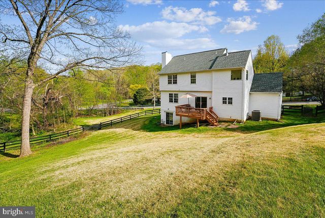 35580 SASSAFRAS DR, Round Hill, VA 20141