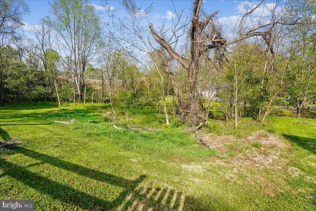 35580 SASSAFRAS DR, Round Hill, VA 20141
