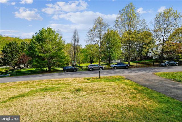 35580 SASSAFRAS DR, Round Hill, VA 20141