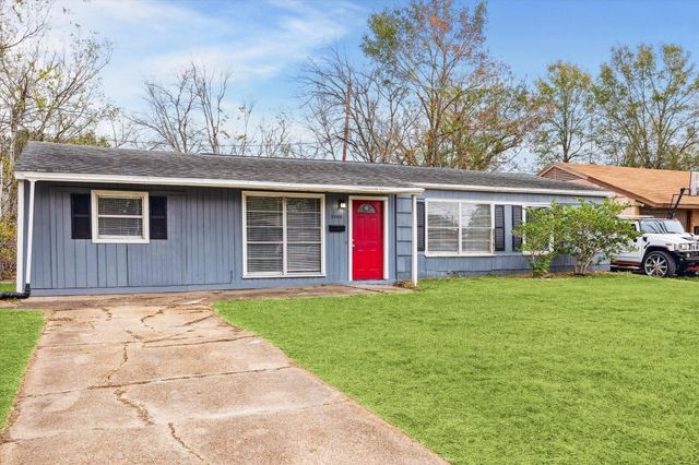 5835 Kenilwood Drive, Houston, TX 77033