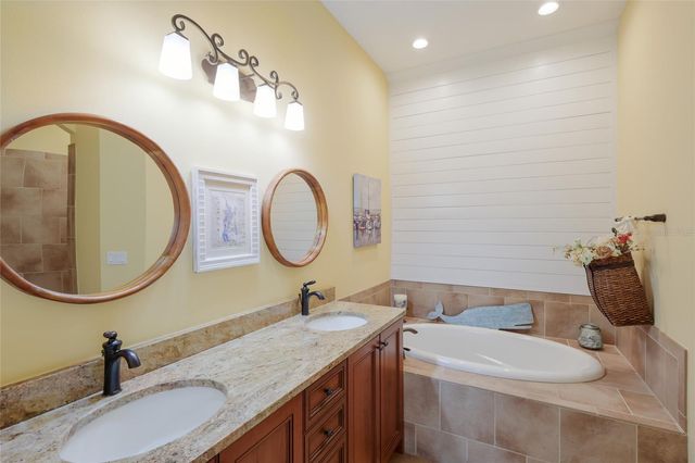 5011 TOBERMORY WAY, Bradenton, FL 34211